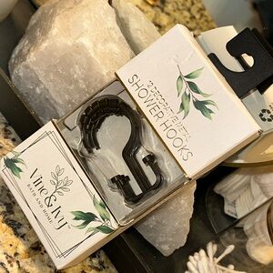 COPY - vine & Ivy 12 decorative metal shower hooks black metal rust resistant